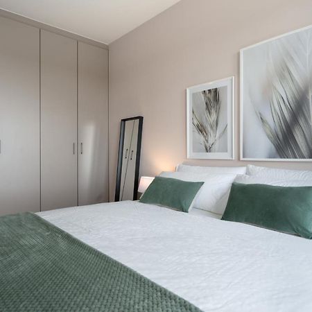 Shs Homes-Luxe Highrise, 2 Bedrooms, Kitchen, Free Parking, Stunning View, Large Tarrasse, Workspace Hasselt Bagian luar foto