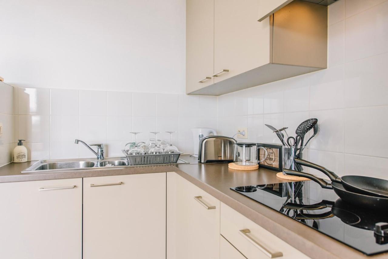 Shs Homes-Luxe Highrise, 2 Bedrooms, Kitchen, Free Parking, Stunning View, Large Tarrasse, Workspace Hasselt Bagian luar foto