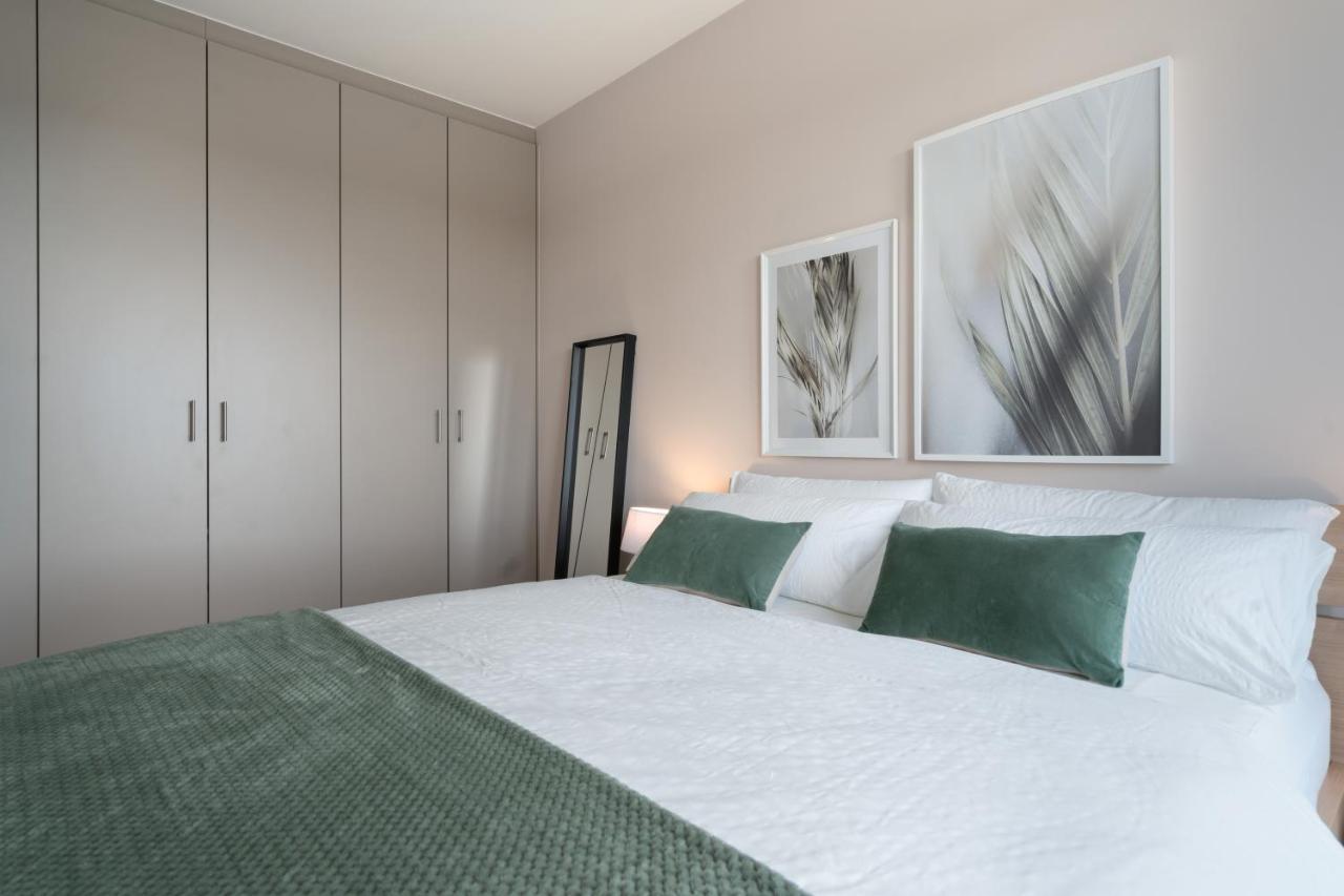 Shs Homes-Luxe Highrise, 2 Bedrooms, Kitchen, Free Parking, Stunning View, Large Tarrasse, Workspace Hasselt Bagian luar foto