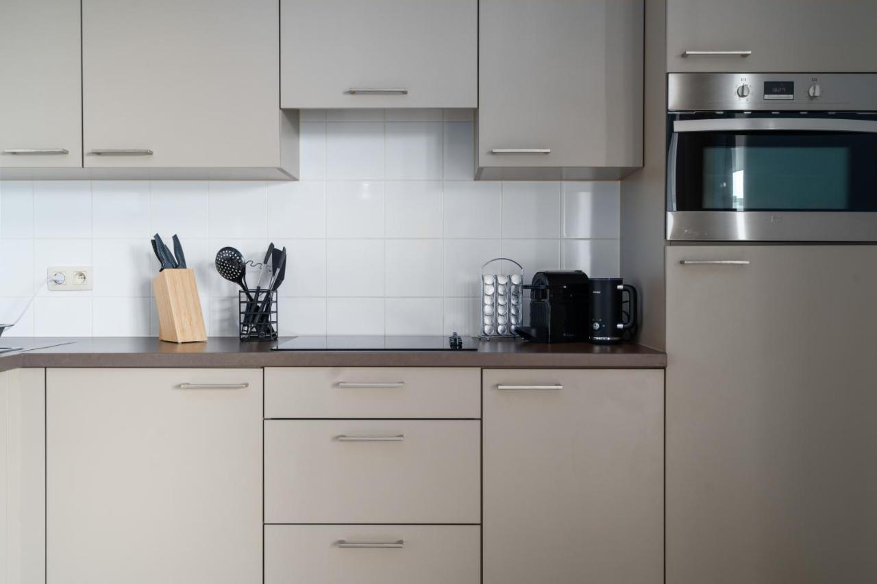Shs Homes-Luxe Highrise, 2 Bedrooms, Kitchen, Free Parking, Stunning View, Large Tarrasse, Workspace Hasselt Bagian luar foto