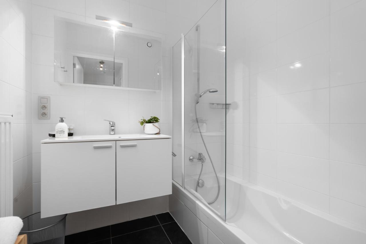 Shs Homes-Luxe Highrise, 2 Bedrooms, Kitchen, Free Parking, Stunning View, Large Tarrasse, Workspace Hasselt Bagian luar foto