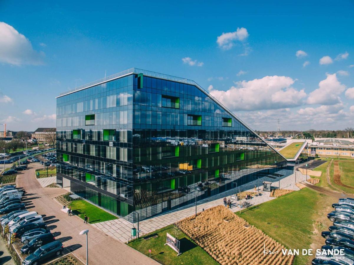 Shs Homes-Luxe Highrise, 2 Bedrooms, Kitchen, Free Parking, Stunning View, Large Tarrasse, Workspace Hasselt Bagian luar foto